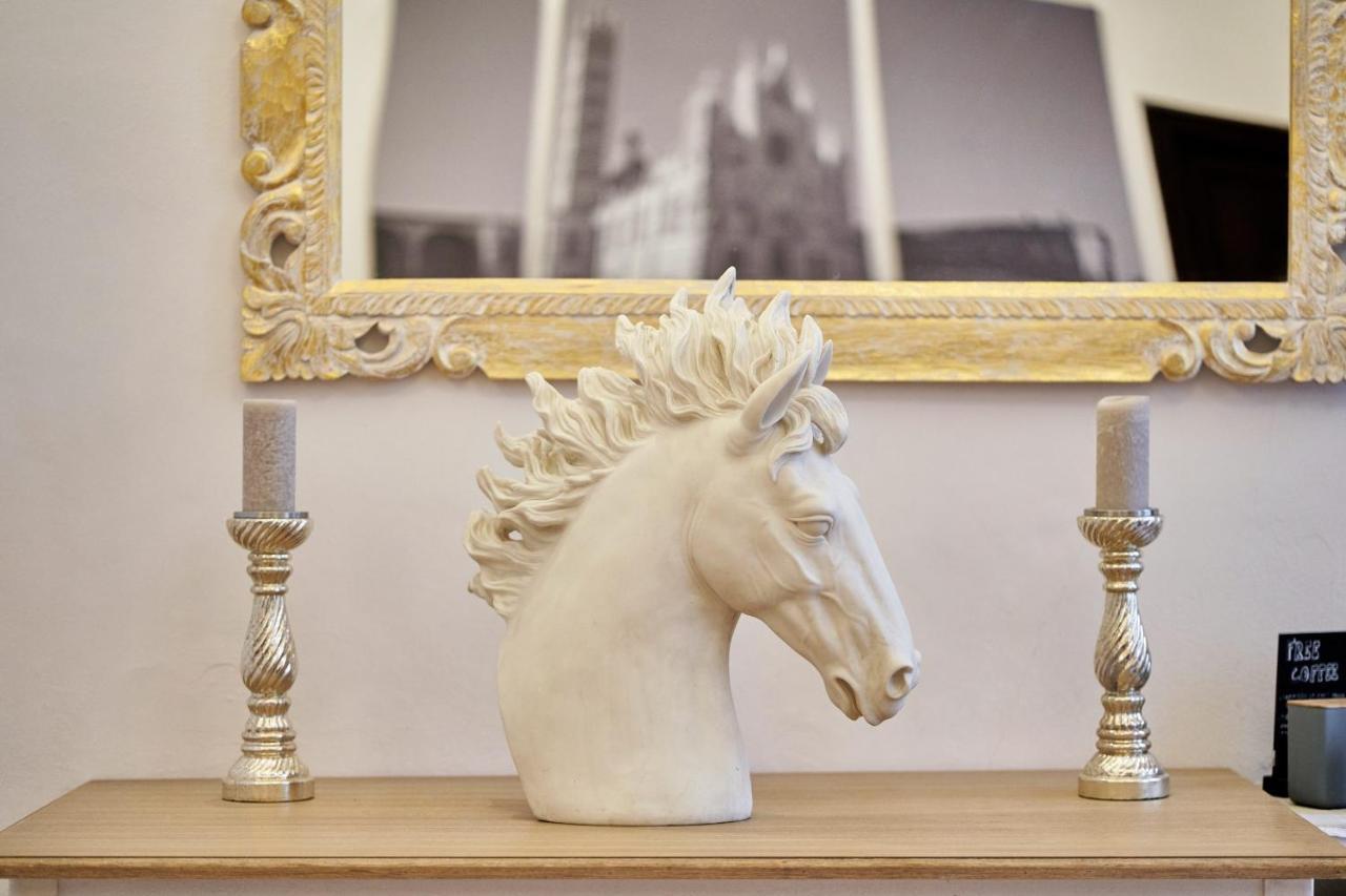 Palazzo Del Magnifico B&B เซียนา ภายนอก รูปภาพ