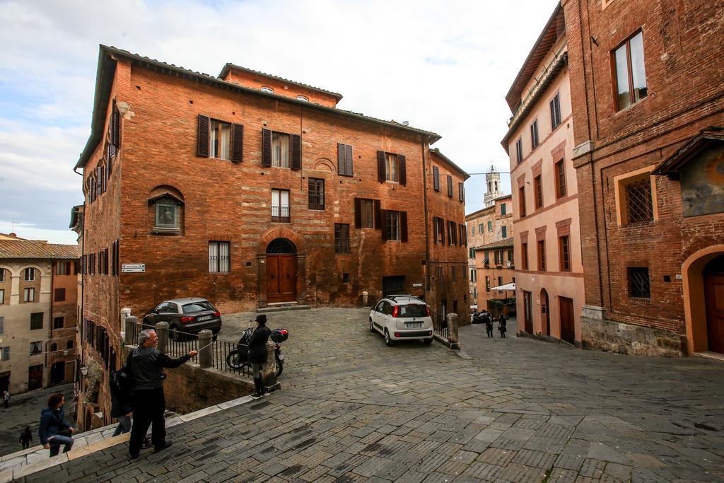 Palazzo Del Magnifico B&B เซียนา ภายนอก รูปภาพ